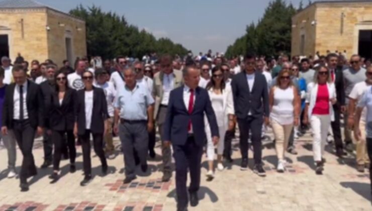 Tanju Özcan Anıtkabir’de… Özcan’dan Ata’ya şikayet