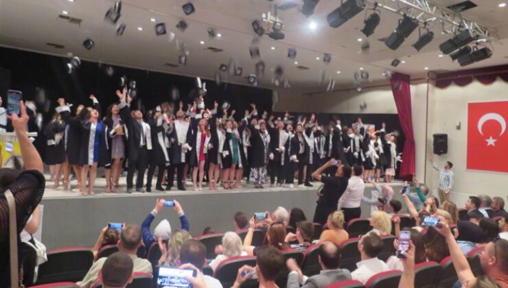 Trakya Üniversitesi’nde bir okulda daha mezuniyet sevinci