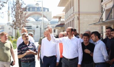 Başkan Altay Türbeönü esnafıyla buluştu