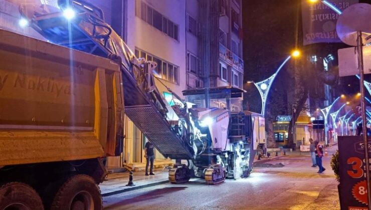 Kocaeli İzmit’te asfaltlamada gece mesaisi